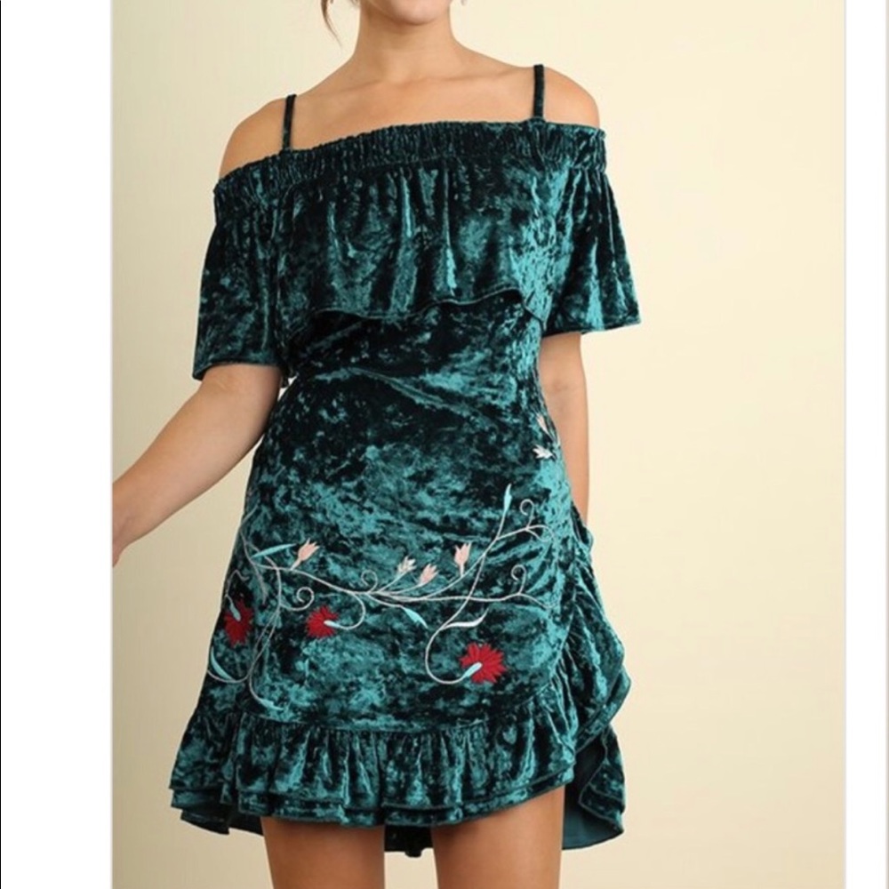 🌟Green crushed velvet embroidered dress🌟